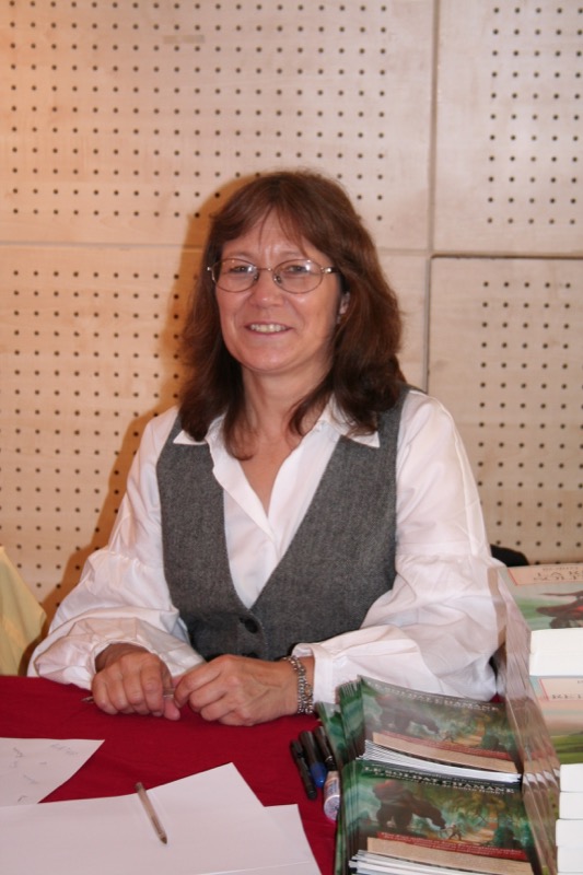 Portrait de Robin Hobb (Margaret Astrid Lindholm Ogden), photographiée en 2006 à Paris